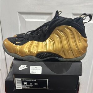 Nike Air Foamposite One 
Metallic Gold-Black 
Size 10 Mens
